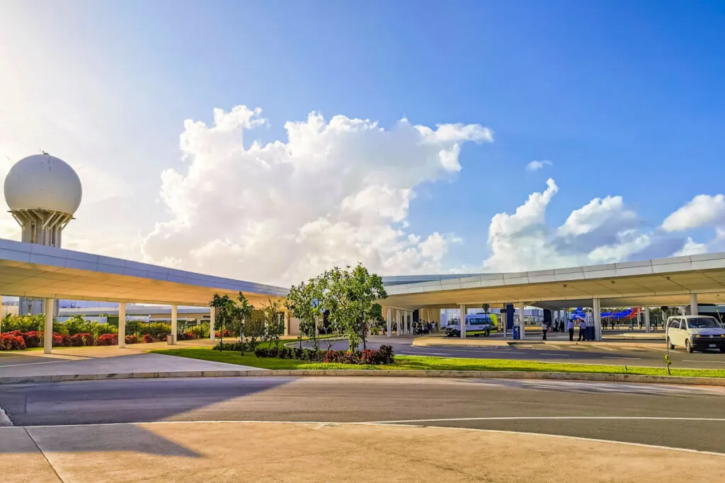 Lightning-Fast Cancun Arrivals US Travelers Breeze Through Airport In Just 7 Minutes  